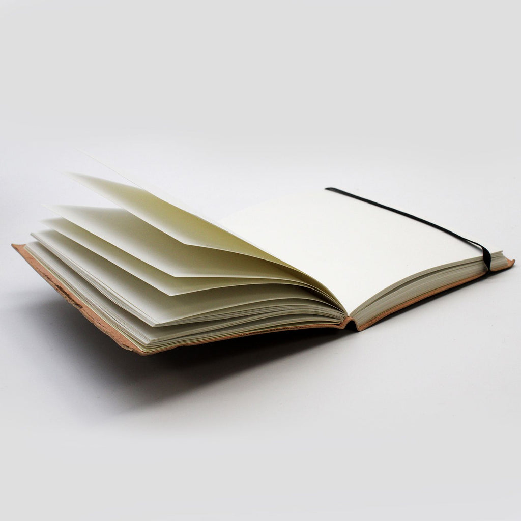 Cuaderno mediano con elástico - Diosa Cósmica
